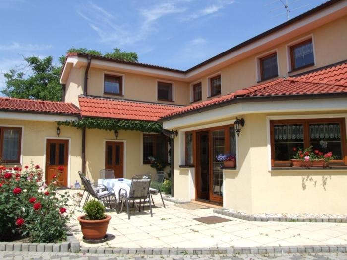 Penzion 77 - Garni Pezinok Exteriör bild